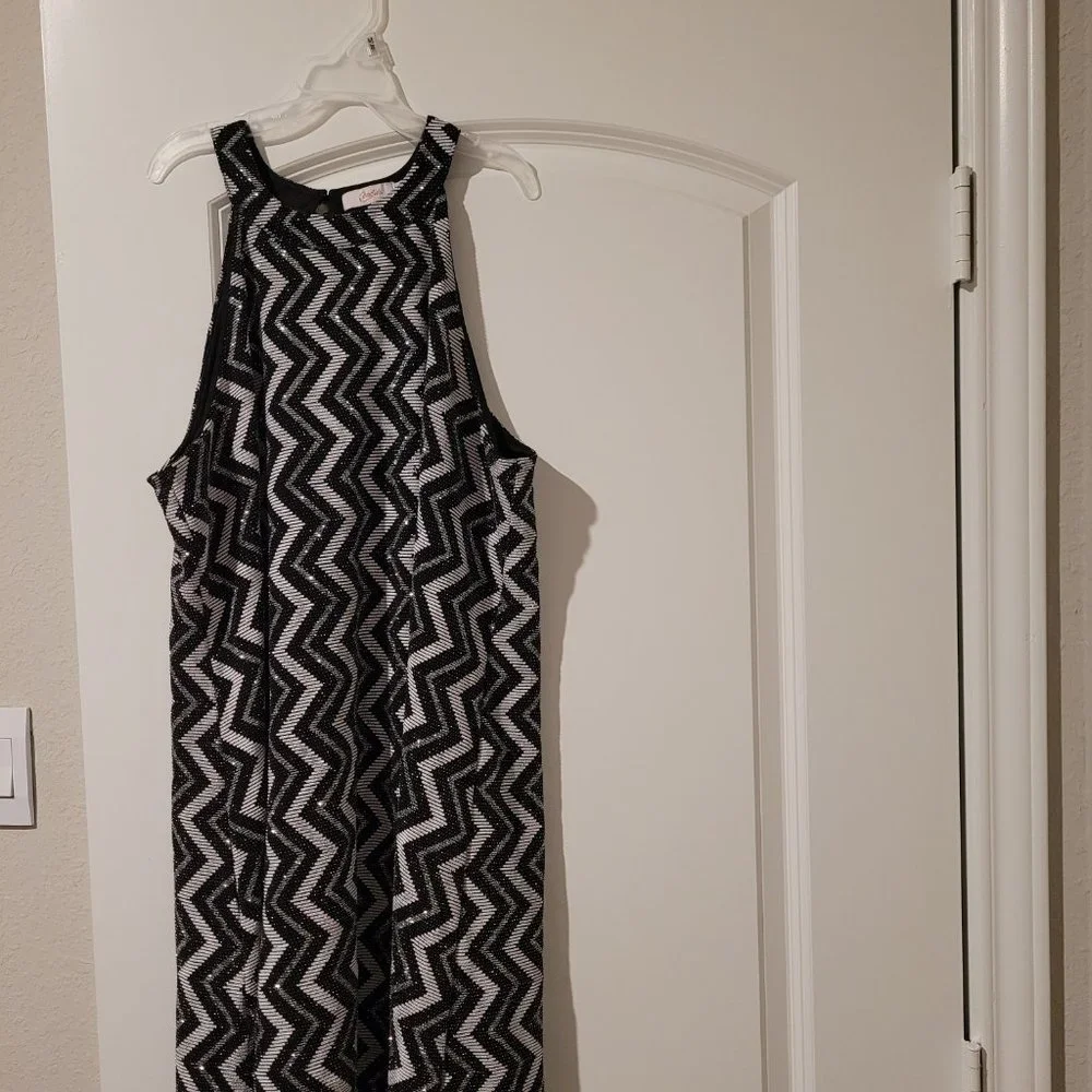 Dress - Picture 2 of 6